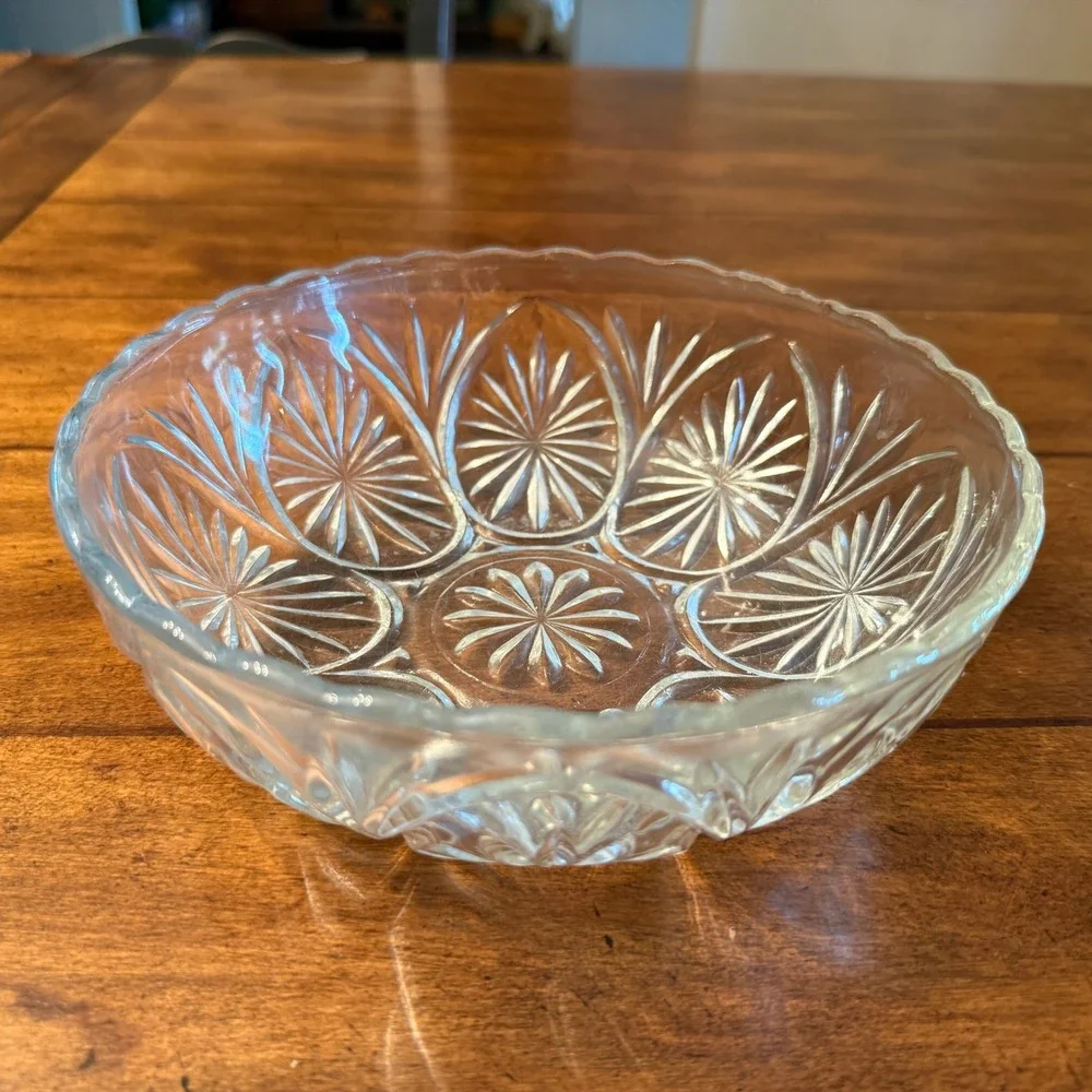 Vintage Clear Pressed Glass Starburst Scalloped Serving Bowl 8 Inch Round